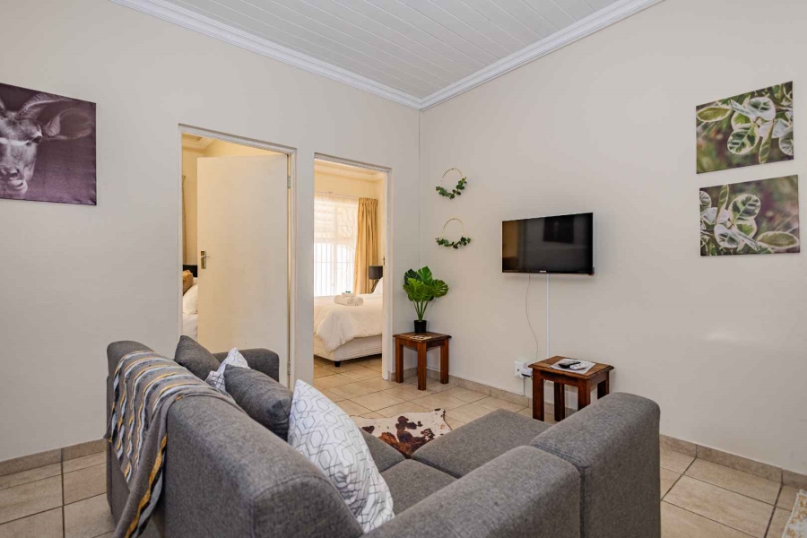 To Let 2 Bedroom Property for Rent in Oakdale Western Cape